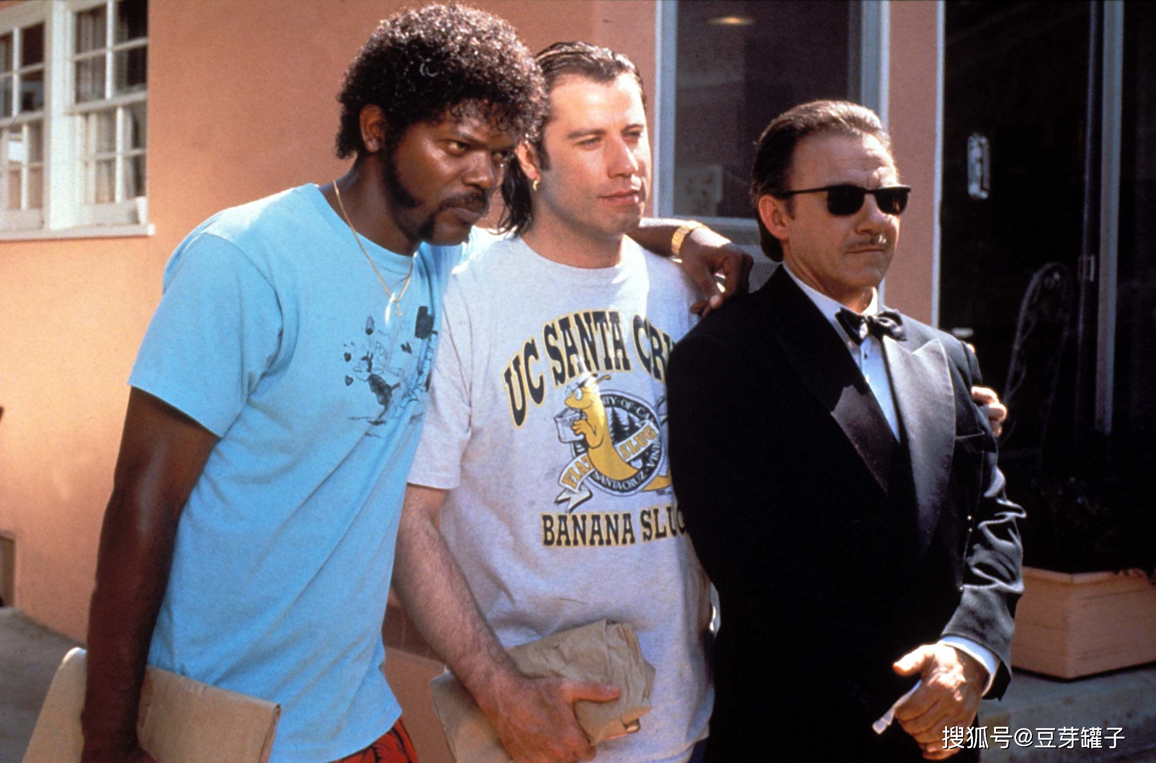 时代|《低俗小说》：后现代经典电影，影响一个时代的经典神作