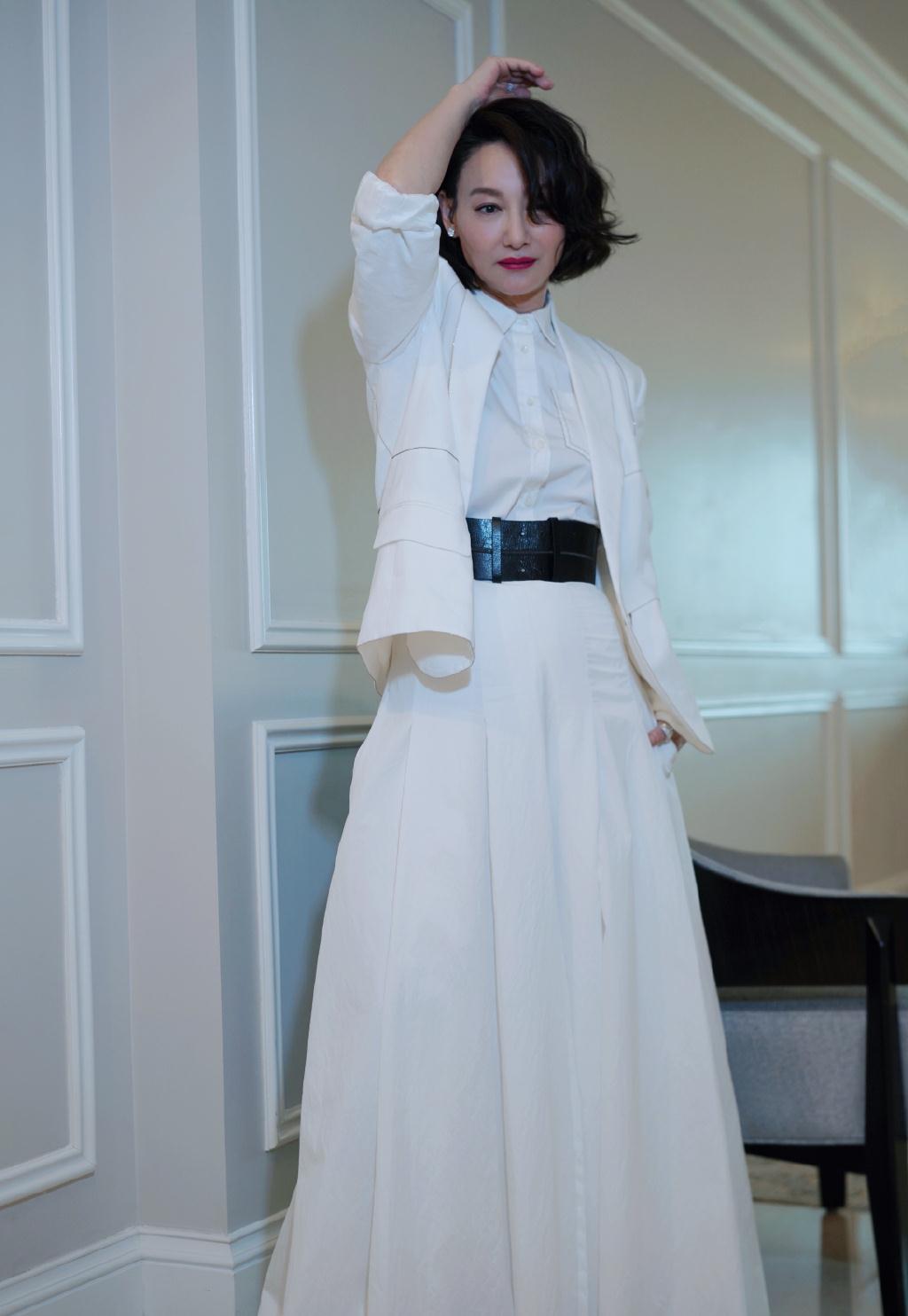 何有强59岁惠英红获得最佳女配角，实至名归，剪了波波头发型之后更加红