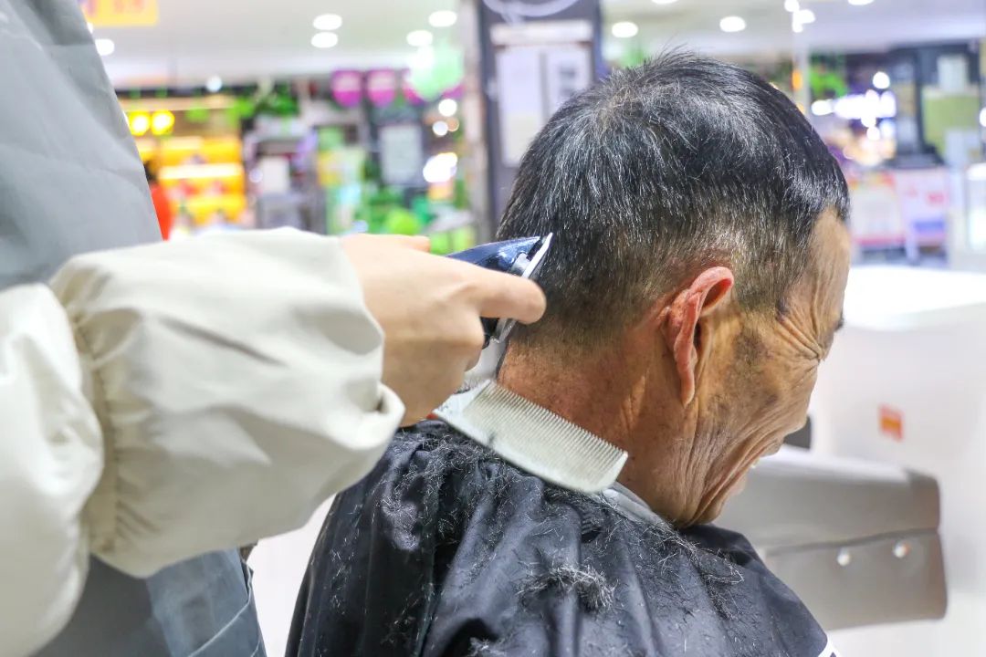 梳子贵阳十元快剪店，有点香！