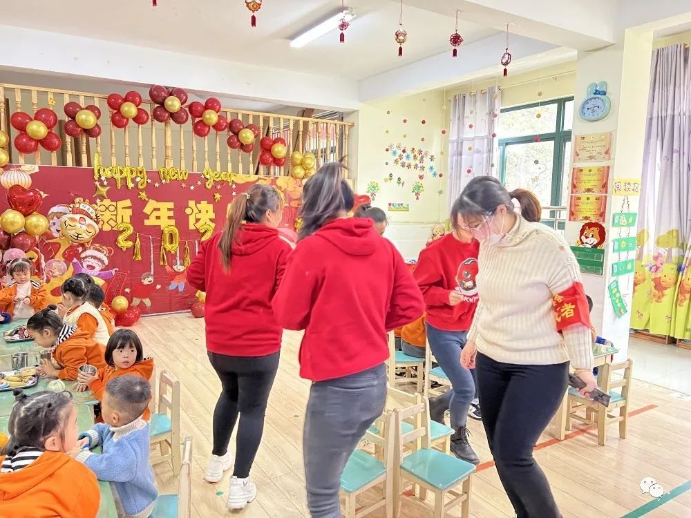 活动|“同”心迎新年 童趣庆元旦——丝雨幼儿园迎新年 迎元旦联欢活动