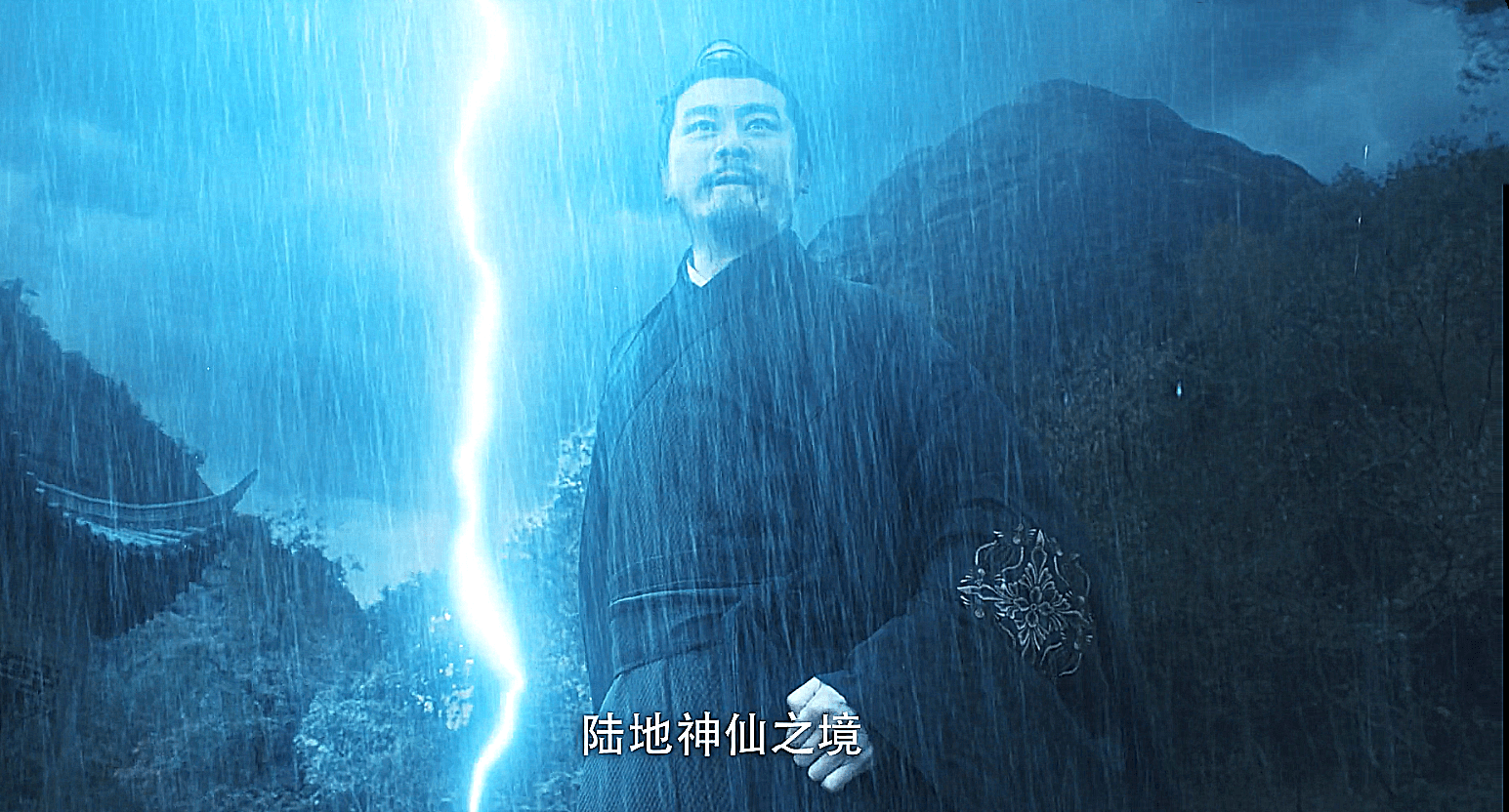 他居然直接达到了陆地神仙境界,天上的雷霆更猛烈,不断的劈落,就连