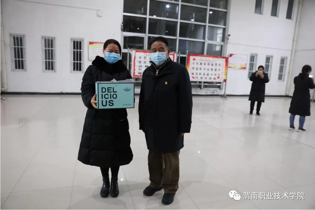关爱|渭南职业技术学院战疫一线庆生辰 贴心关爱暖人心