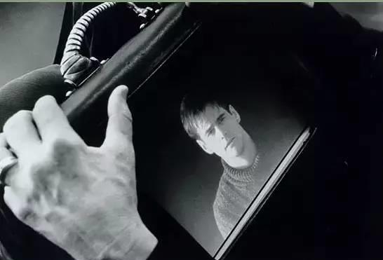 都藏|连角落里一个道具小瓶子都藏巨大信息，这8部电影细节严谨到变态