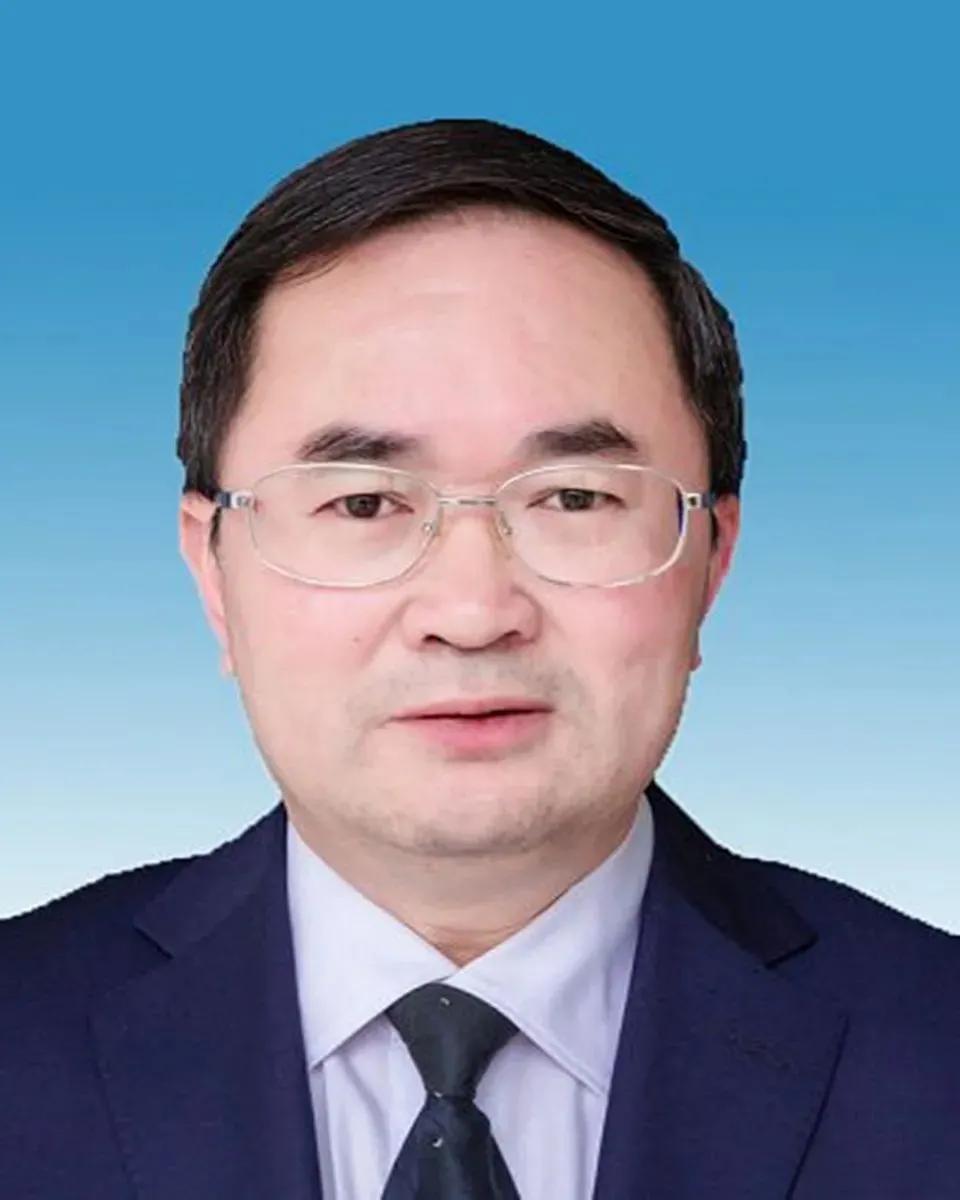 去年12月3日,崔茂虎以省委常委,省委秘书长身份在云南省委办公厅的