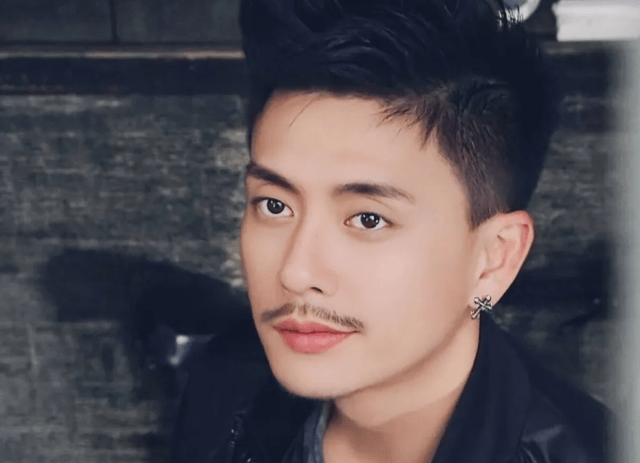 桃花自带“唇珠”的5位男星,有人面若桃花,有人邪魅挑逗,太迷人了