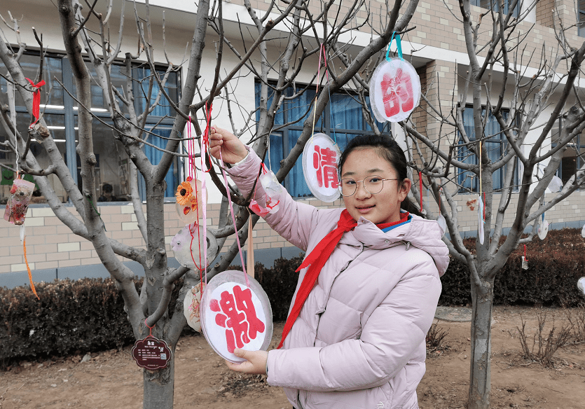 掛冰花點冰燈延慶學校喜迎冬奧氛圍濃