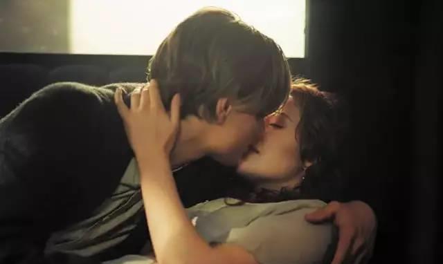 都藏|连角落里一个道具小瓶子都藏巨大信息，这8部电影细节严谨到变态