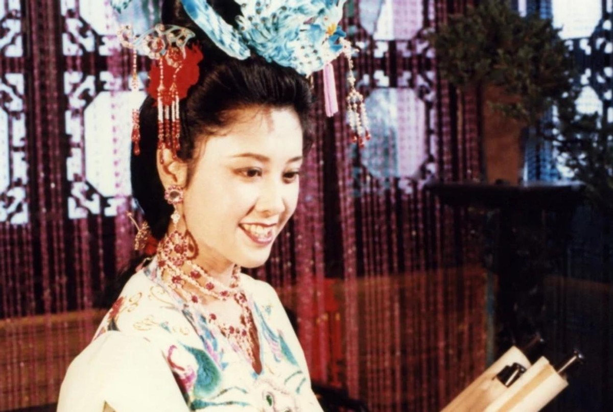 女儿国国王朱琳罕露面,身材苗条风韵犹存,与二婚老公丁克16年_西游记