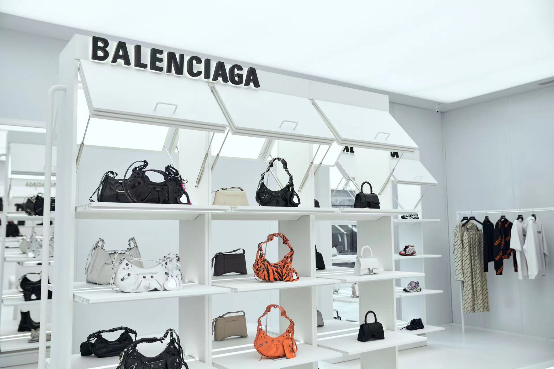 balenciaga新春虎年系列限時體驗店