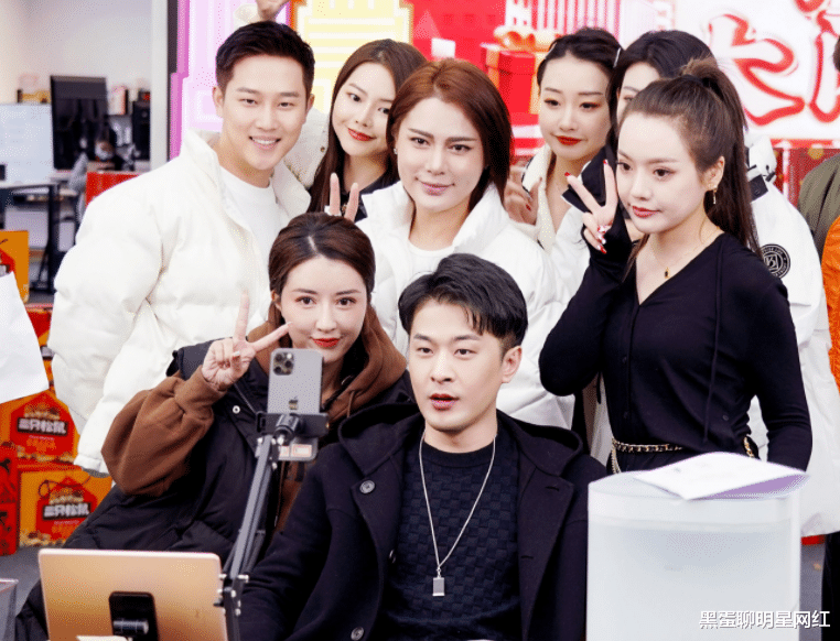 怎么成为网红的徒弟 70c5a8053e2847c4a86fa8d050a3a895.png