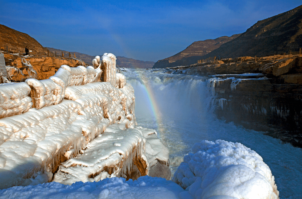 云赏美景冬日壶口瀑布银装素裹一派冰瀑玉壶奇观
