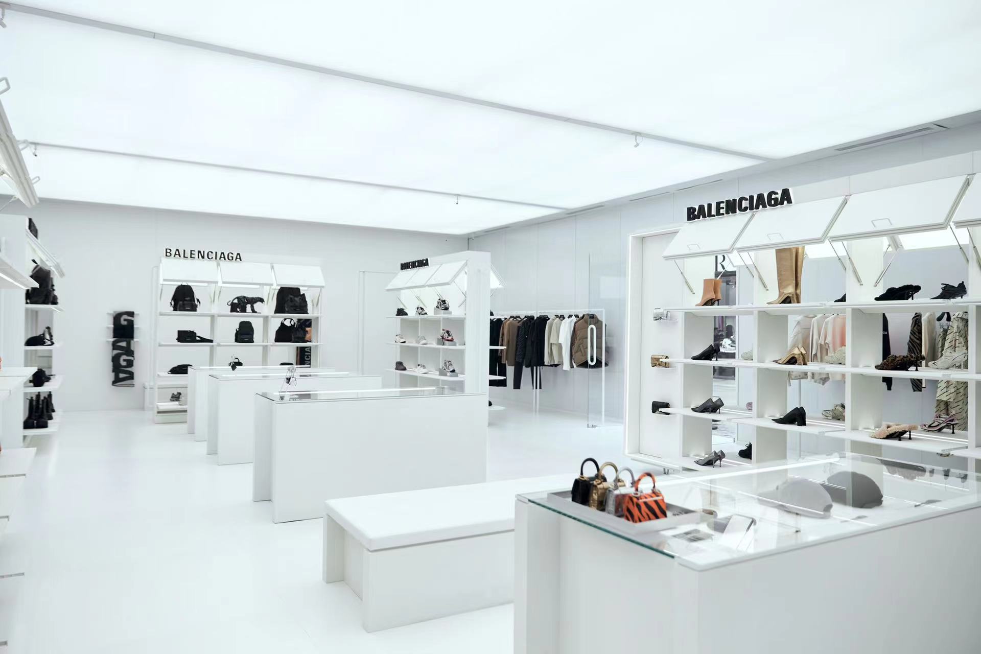 balenciaga新春虎年系列限时体验店