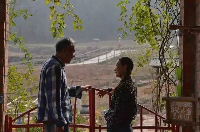 妻子想要花园,丈夫就耗尽家产 卖房为她建出1200亩鲜花山谷