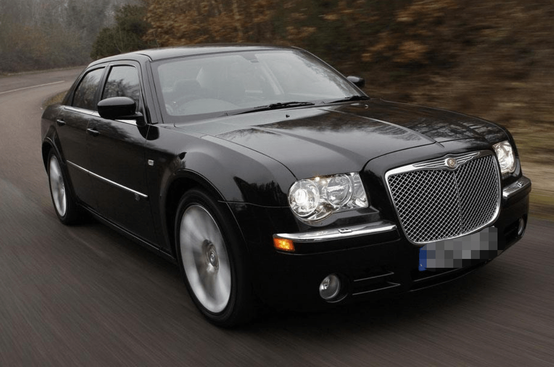 1998年5月份,戴姆勒—奔驰公司和克莱斯勒公司合并成立了戴姆勒