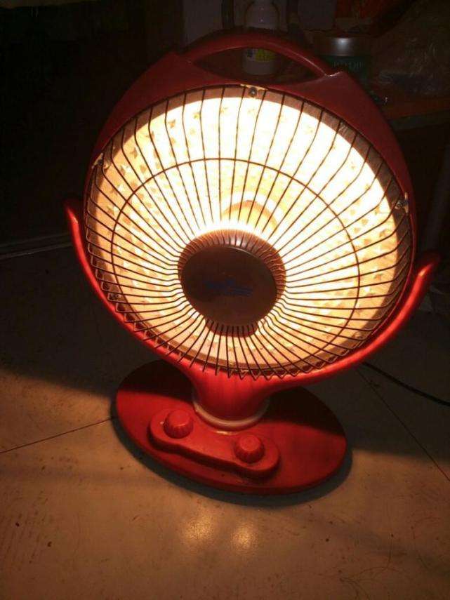 远红外暖疗宝和小太阳简单粗暴的发热原理不同,远红外暖疗宝是通过远