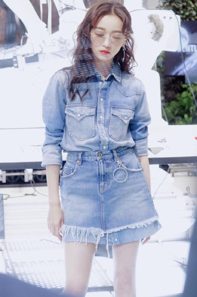 黑色 29岁吴谨言变身“时尚达人”，个性穿搭美出新高度，赶紧学起来吧