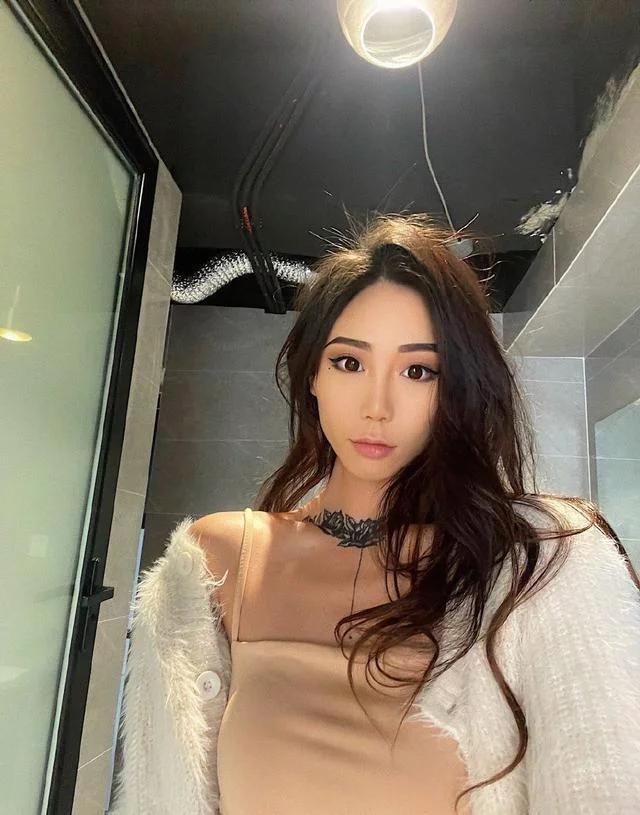 00后广西靓妹,1米大长腿"甜飒"颜值撩人身材,让你心动没_女生_锻炼