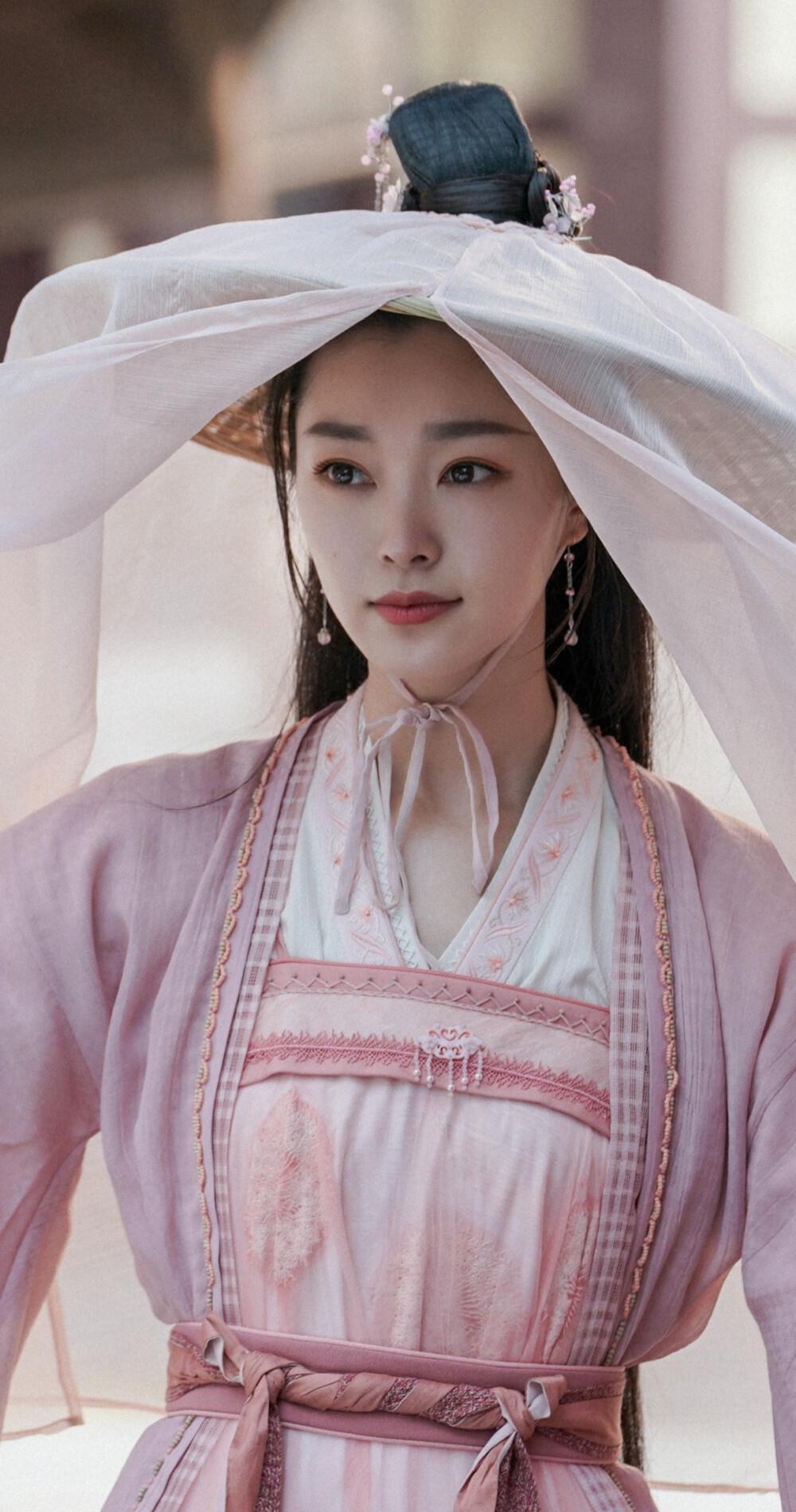 宋轶这3位女明星，应该是很用力在变美吧