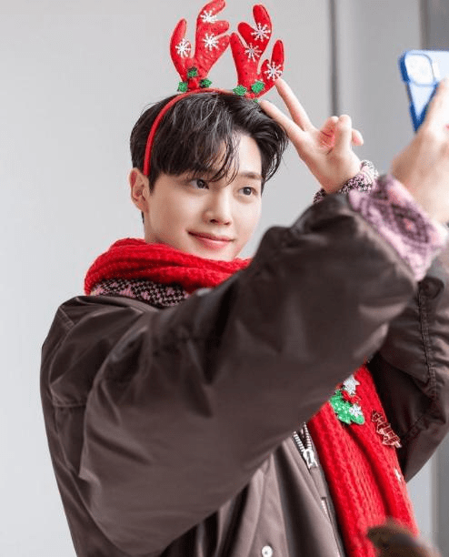 何是|2022韩剧推荐，男神们回来了！李敏镐等男神回归，23部韩剧推荐