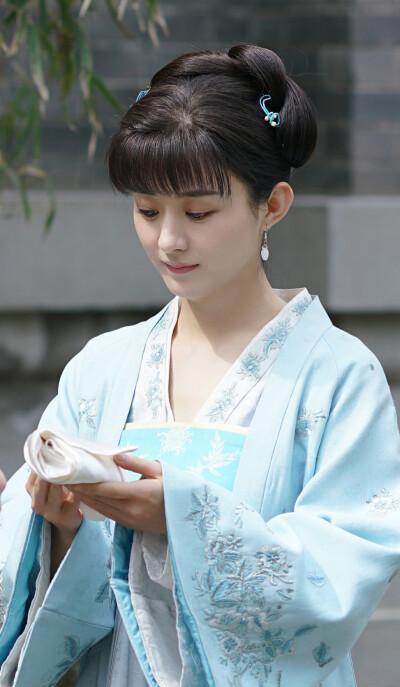 发型古装剧和现代剧妆容一样的女明星们，你们能走点心吗？