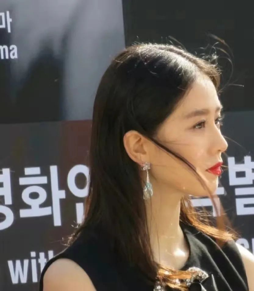鼻翼谁说鼻子高才出美人？这10位小鼻子、塌鼻子女星，个个精致可爱