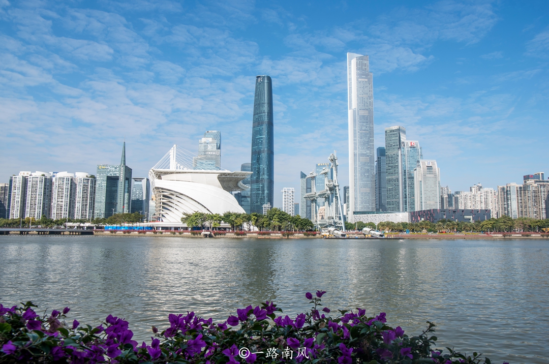 梦幻|广东第一条有轨电车线路，连接广州塔和琶洲CBD，景色梦幻又摩登