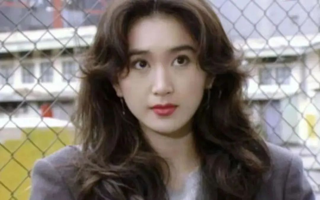 鼻翼谁说鼻子高才出美人？这10位小鼻子、塌鼻子女星，个个精致可爱