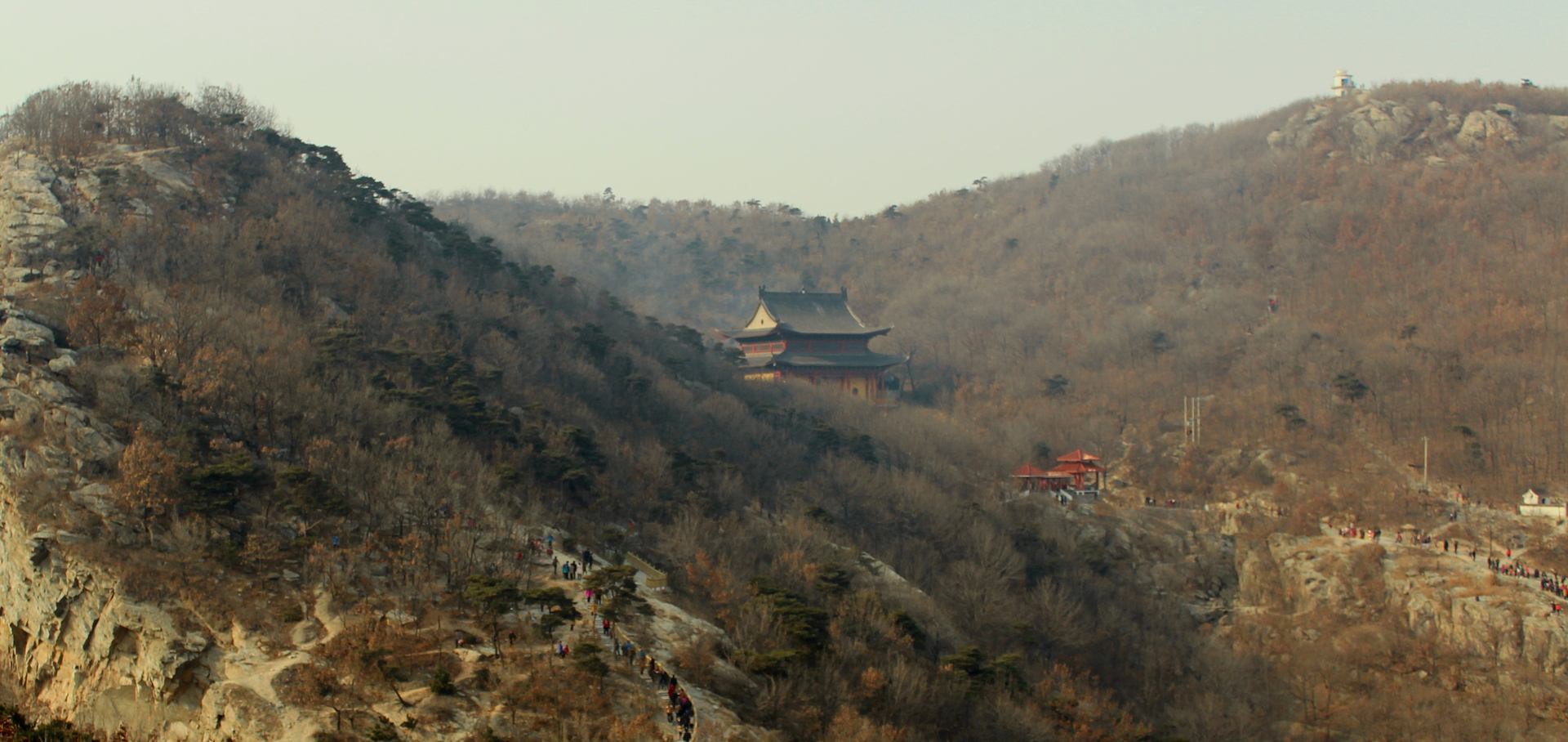 江苏自然景观和人文景观丰富的山，有“幽、古、神、奇”四大特点