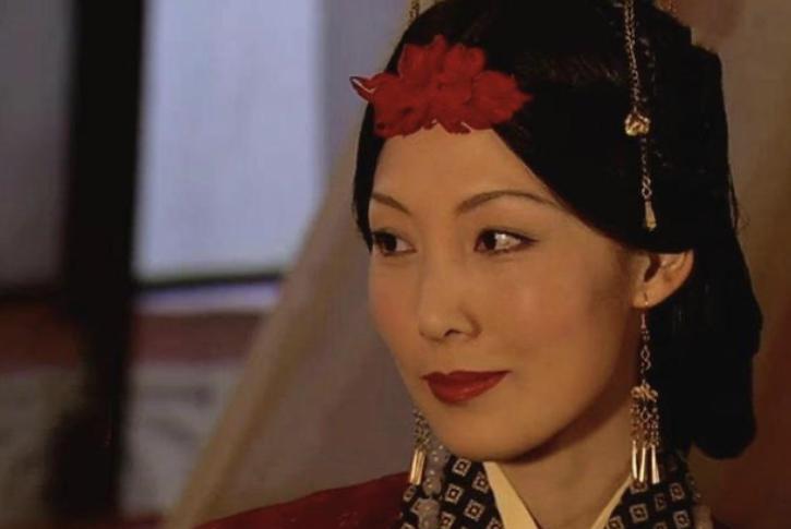 下巴钟嘉欣甜美，关咏荷温婉，向海岚“苦相”，TVB偏爱长脸女星