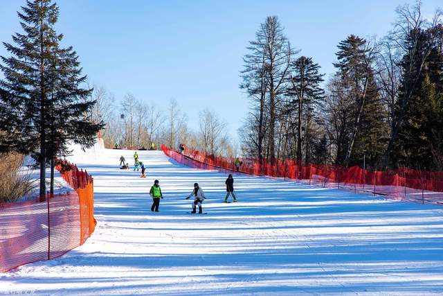 滑雪|冬季游长白山，在北坡怎么玩？滑雪+温泉+漂流+天池旅游全攻略