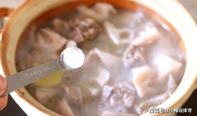 莲藕排骨汤的做法莲藕什么时候放 6707099ad17d4170b0f96df0246aaf07.jpeg