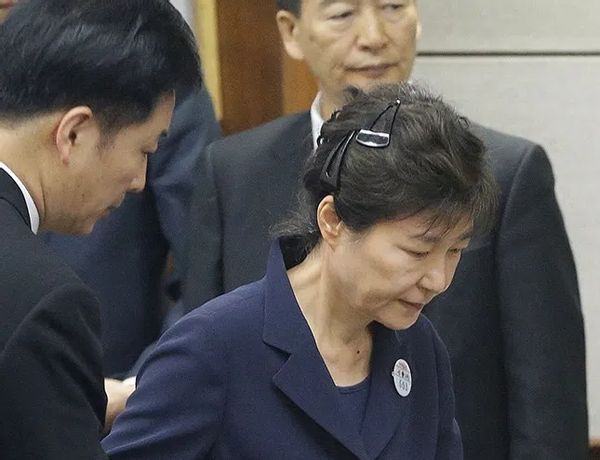 朴槿惠出狱后会卷土重来吗?_特赦_政坛_新书