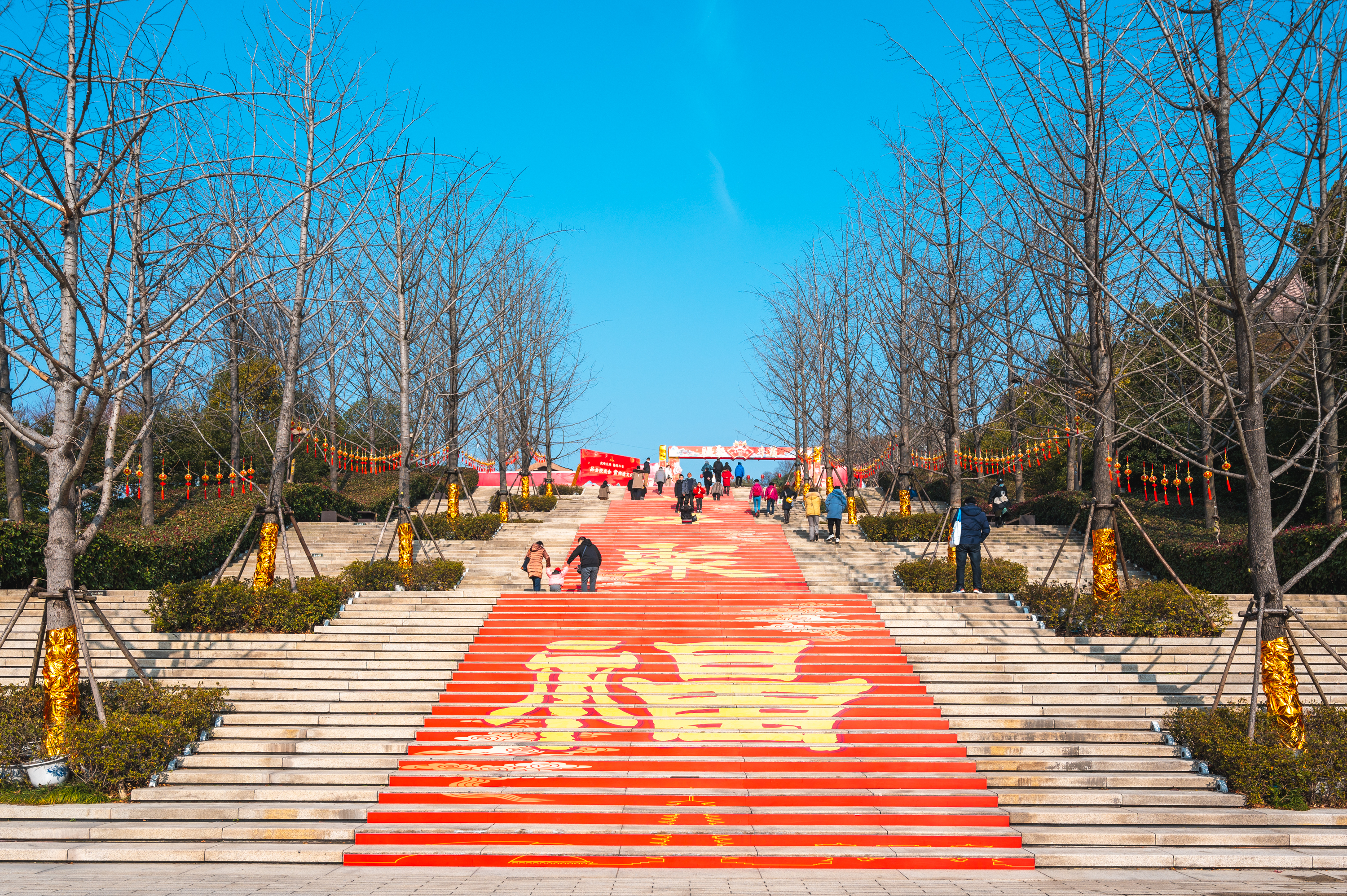 历史|新春打卡南京牛首山，领略宏伟壮观的佛顶宫，新年“摸牛头”祈福