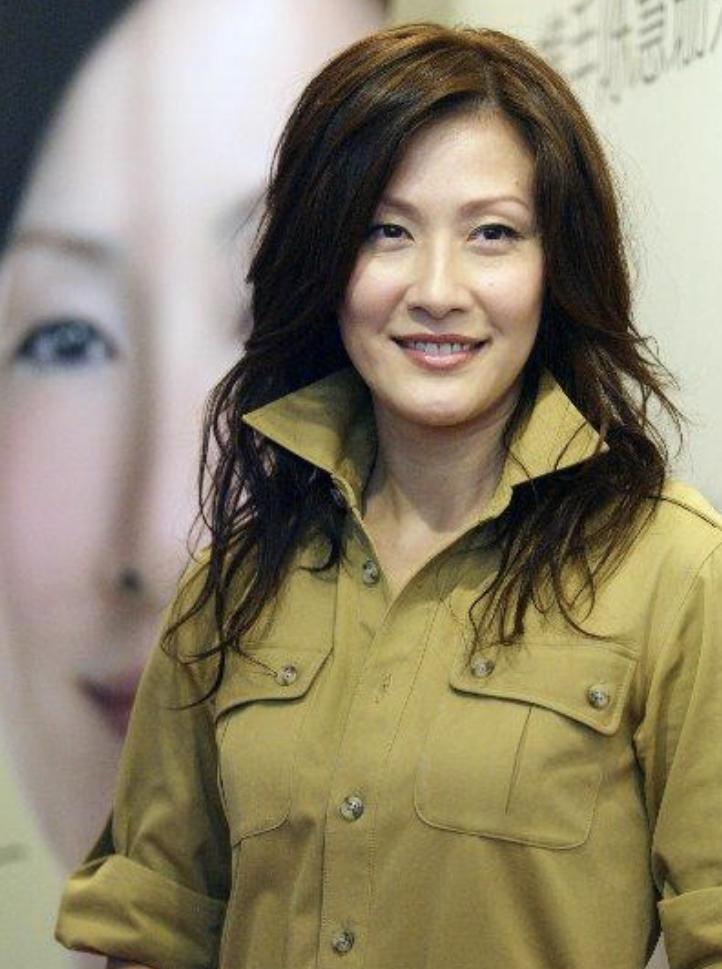 下巴钟嘉欣甜美，关咏荷温婉，向海岚“苦相”，TVB偏爱长脸女星