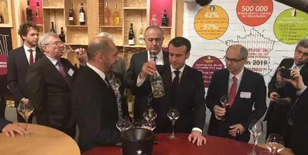 de|马克龙被法国葡萄酒杂志授予“年度人物奖”