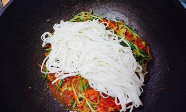 炒什么菜最适合拌面条吃 acd3792be58e4365b79468a2c2ed0538.jpeg