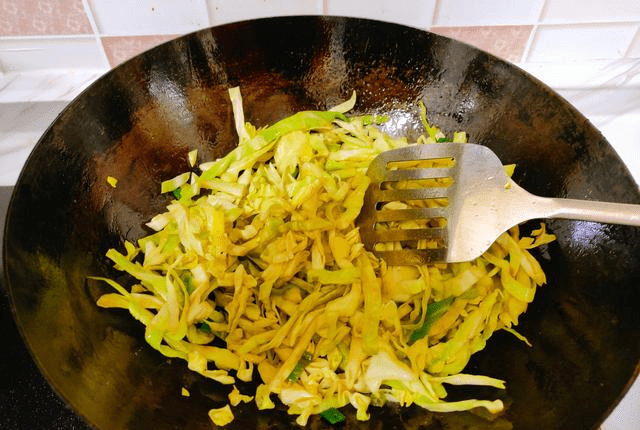 圆白菜|天冷别不懂早餐咋吃，这一干一稀值得每周都做，健康营养做着省事