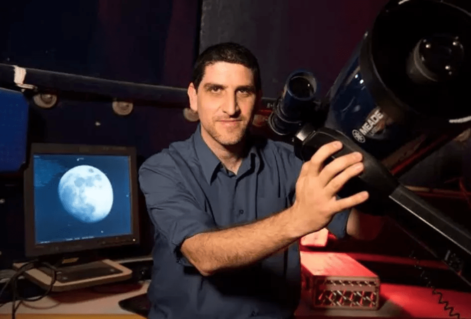 把「醉汉游走」引入「三体问题」，以色列学者新思路登上物理学顶刊