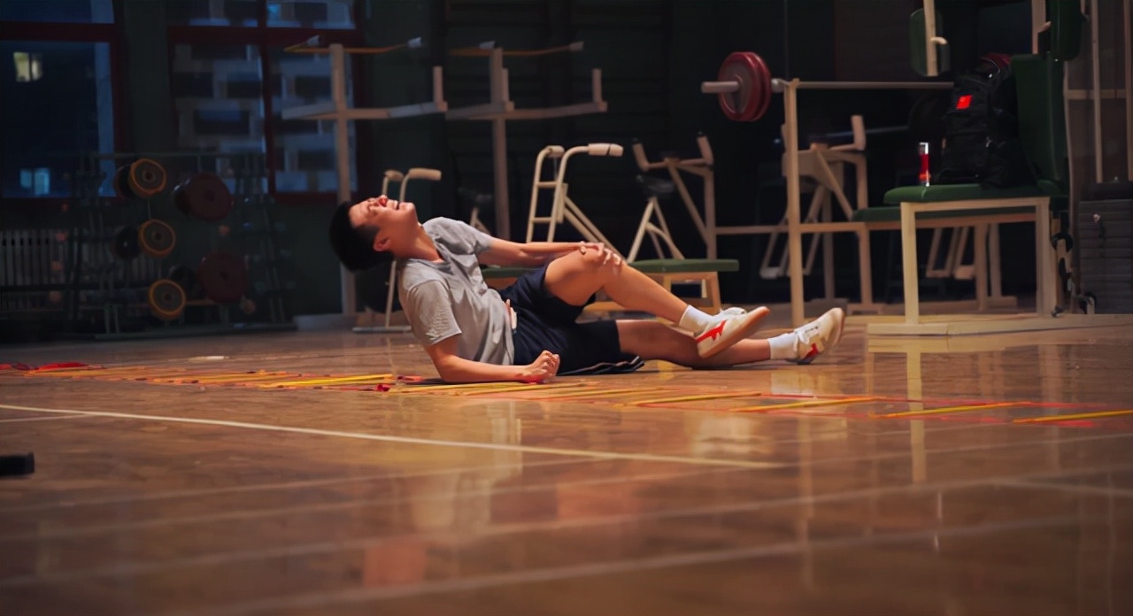 角色|撞脸胡军、新剧刚开播就被央视点名！95后的高至霆有点背景啊