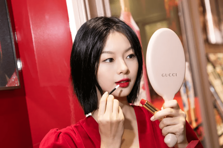 冬日古驰美妆双子星愿店优雅揭幕!演绎复古浪漫美学!