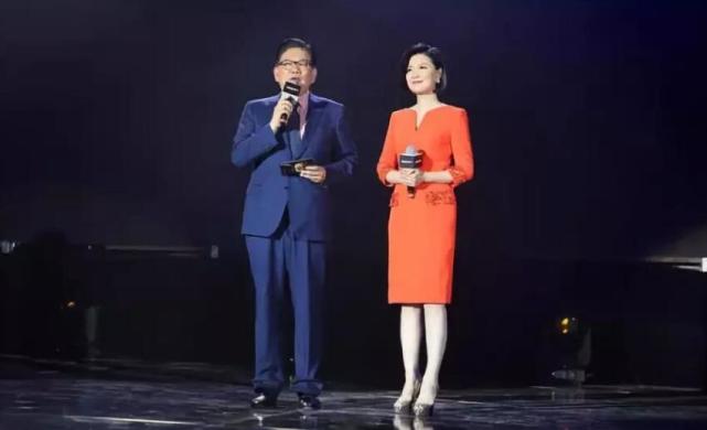 原创时隔半年之后陈蓉主动更新动态替老搭档曹可凡的新节目做宣传