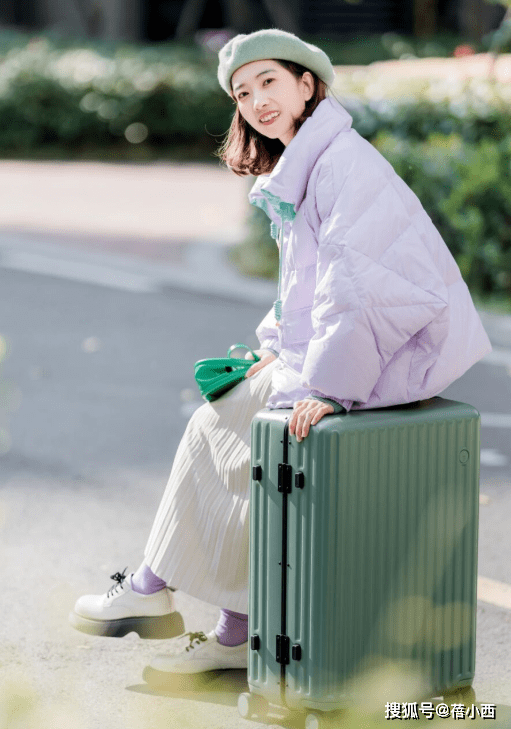 颜色 大地色算什么?新年穿羽绒服选这3种流行色,更显白有气质