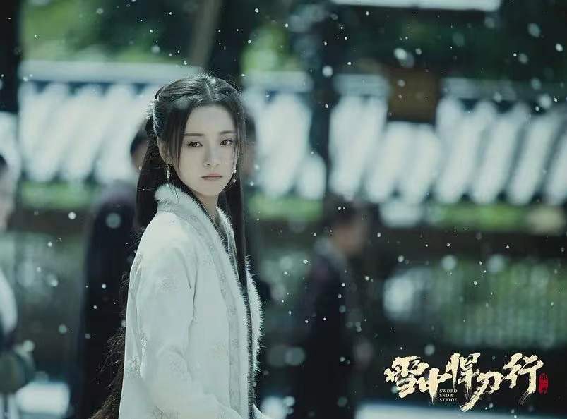 演技|都是00后小花,李庚希和赵今麦演出开年大戏,后者表现更出彩