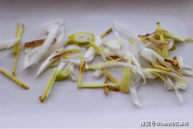 姜片|清蒸鲈鱼的家常做法，吃起来味道鲜美，营养丰富