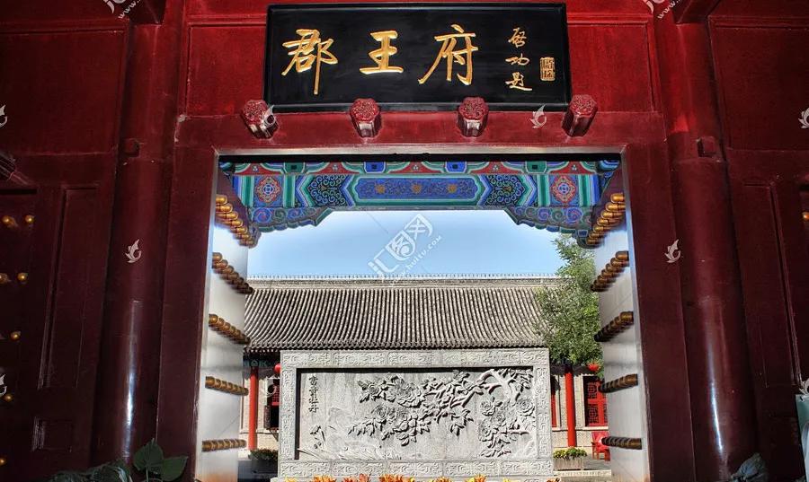四合院大门的最高形制—王府大门_角门_正门_狮子