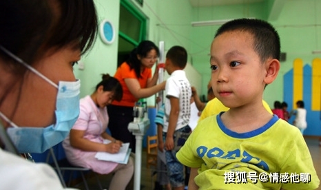 水果|娃入睡前，尽量少吃4样食物，很容易阻碍孩子身高、智力发育