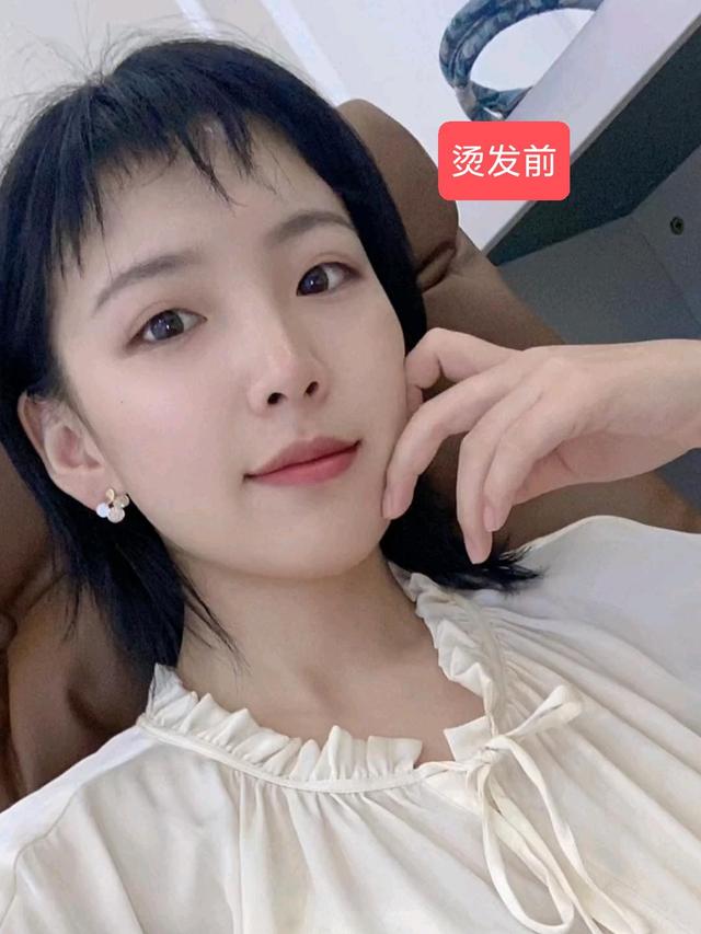 发型女子做完发型后变大妈，她的父母看了直摇头，网友：少女变婆婆