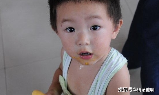 水果|娃入睡前，尽量少吃4样食物，很容易阻碍孩子身高、智力发育