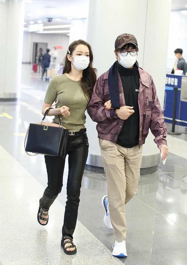 整体 吉娜从小就是美人胚子,额头饱满眼神有灵气,长大后反而逊色了