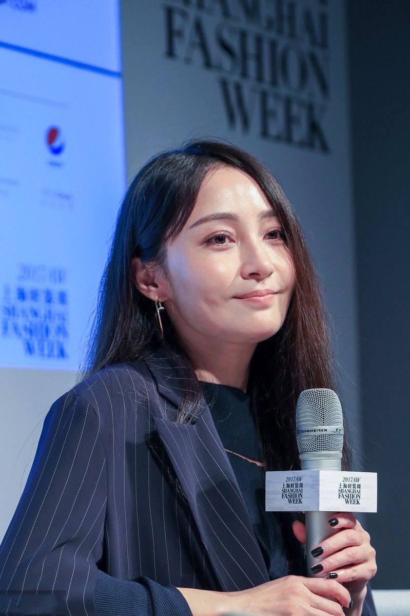 原创姚笛才37岁瘦脱相老了机场打扮邋里邋遢